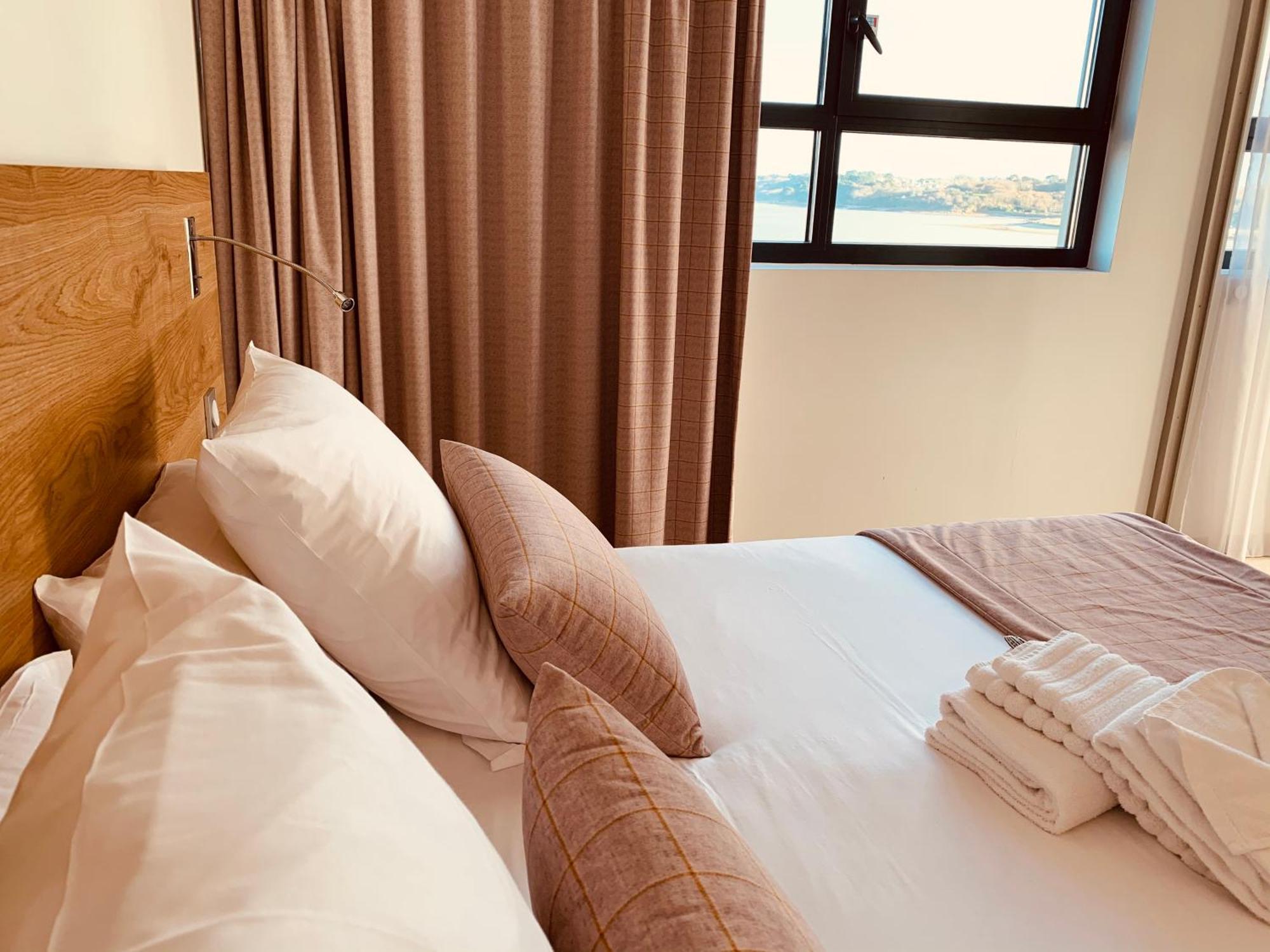 Le Nautica Hotel 佩罗斯－吉雷克 外观 照片