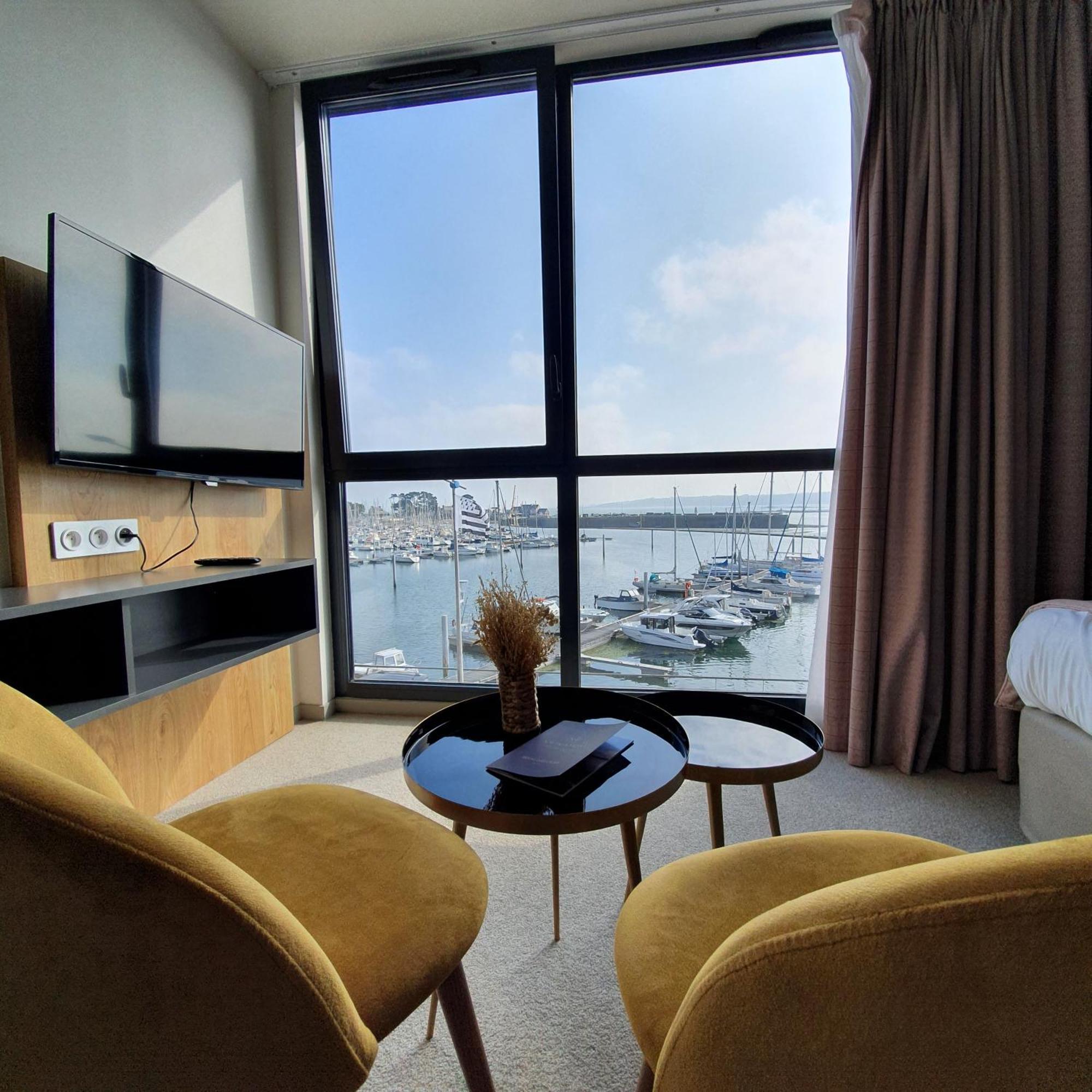 Le Nautica Hotel 佩罗斯－吉雷克 外观 照片